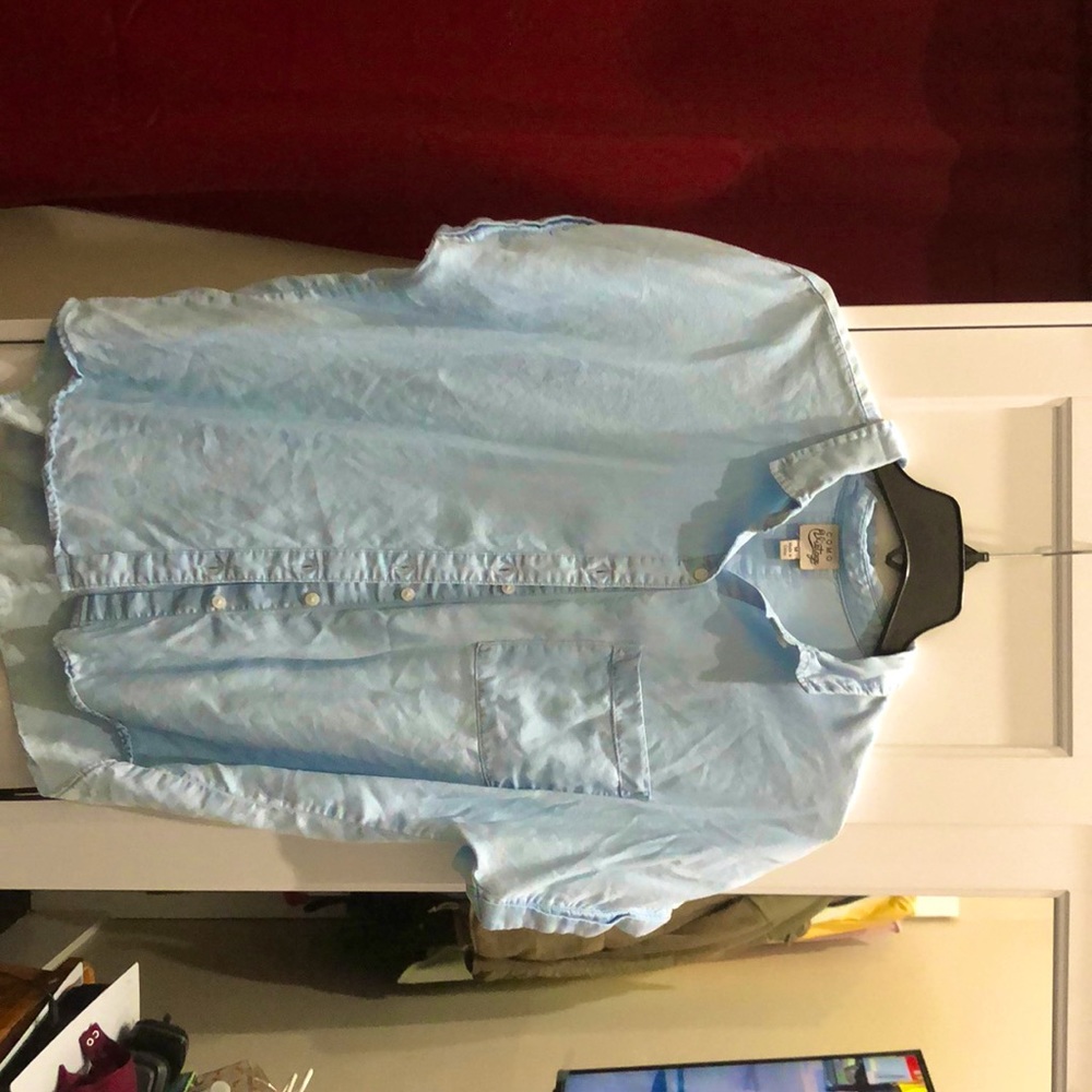 Baby blue women’s blouse. Size medium. Como Vintage.